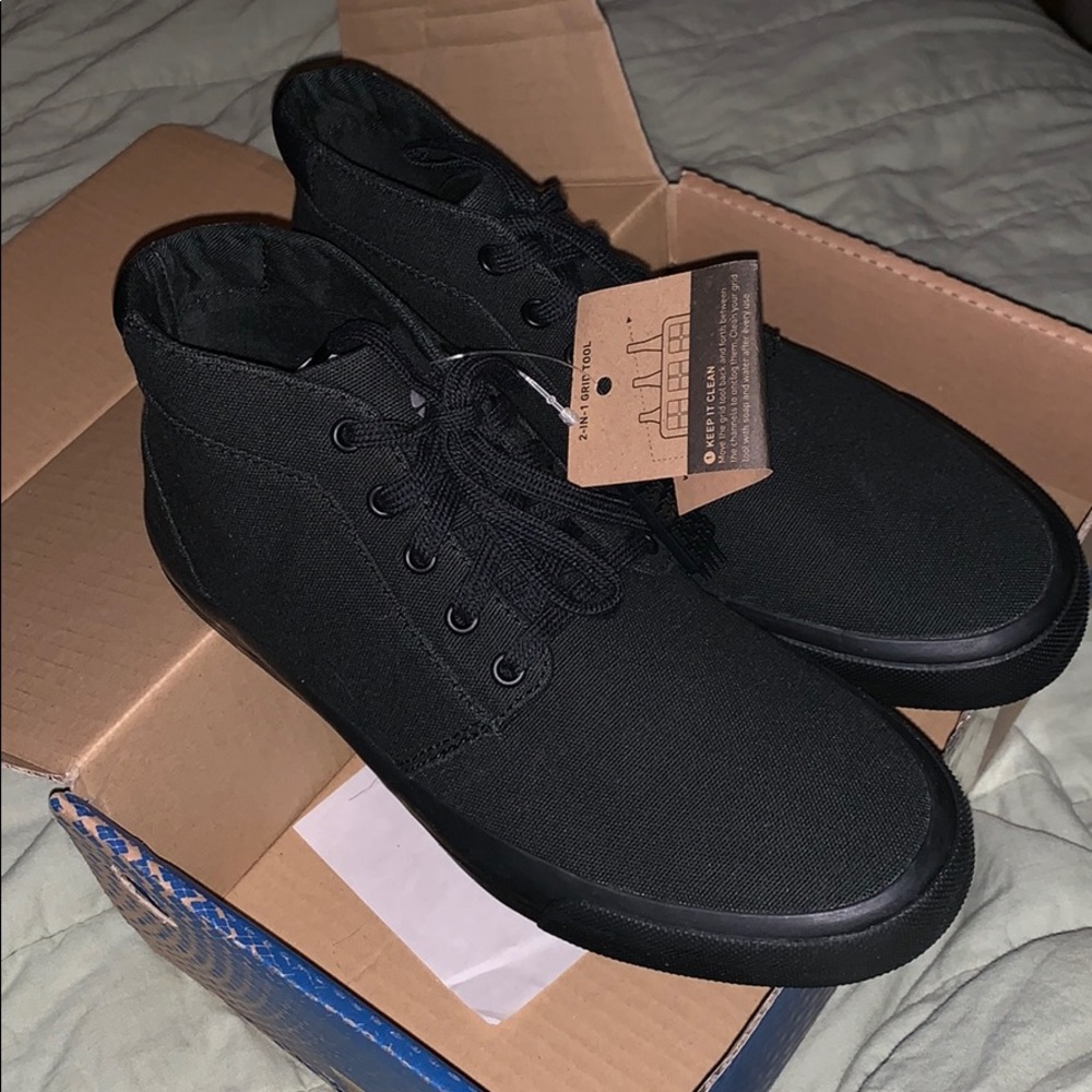 Slip proof black canvas mid top work shoes